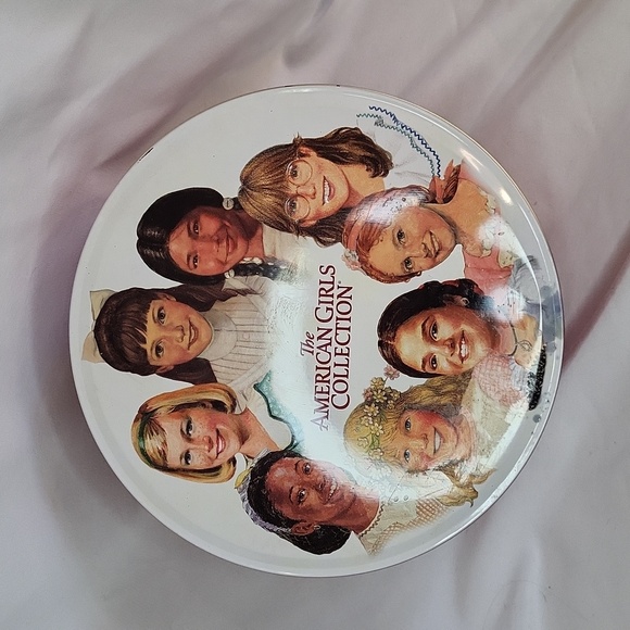 American Girl Pleasant Company Hallmark 2003 Tin Round Box 8" - Picture 6 of 14